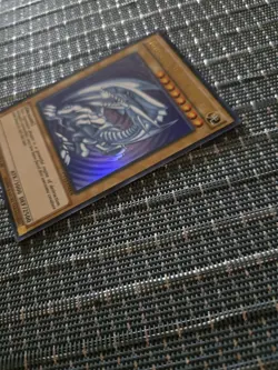 YuGiOh Ultra Rare Holofoil Card Blue Eyes White Dragon CT13-EN008 Kaiba Art - Image 4