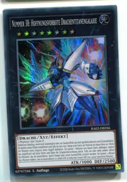 Yu-Gi-Oh! Nummer 38 Hoffnungsvorbote Drachentitanengalaxie Super Rare RA02-DE036 - Image 1