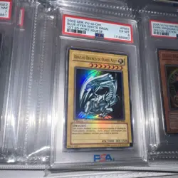 Yu-Gi-Oh! Blue-Eyes White Dragon Deck Kaiba 1st Edition SDK-001 PSA 6 PORTUGUESE - Image 1
