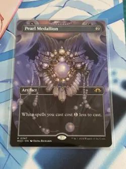 Pearl Medallion (Borderless) Modern Horizons 3 Regular R 0347 MH3 - NM - Image 1