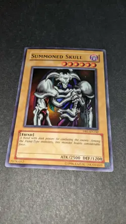 Summoned Skull DB1-EN142 Unlimited Dark Beginning 1 Yu-Gi-Oh - Image 3