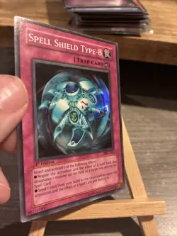 Spell Shield Type 8 MFC 043 Super Rare 1st Edition Carte Yu Gi Oh - Image 3