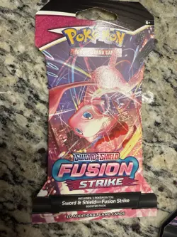 Pokemon TCG: Sword & Shield-Fusion Strike Sleeved Booster Pack - 10 Cards 820650809163 - Image 1
