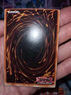 Yu-Gi-Oh! Misprint miscut Lyla, Lightsworn Sorceress LODT-EN019 lower name FR - Image 3