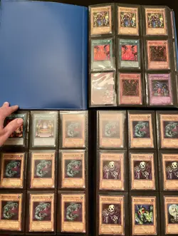 Yugioh Vintage 9 Foil/700 Card Binder Lot Dark Magician Blue-Eyes Toon DragonMRL - Image 3