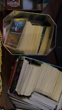 VINTAGE Pokemon tins and HUNDREDS of cards - You get everything in the photos. - Image 2