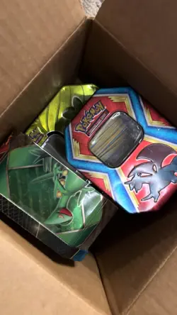 VINTAGE Pokemon tins and HUNDREDS of cards - You get everything in the photos. - Image 4