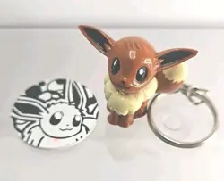 VTG Pokemon TCG Toys Wizards Holo Collector's Coin EEVEE 1999 1.25 in + Keychain - Image 2