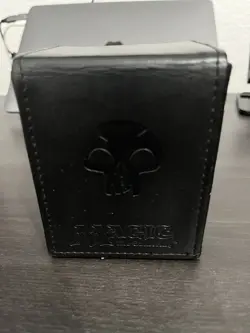 Magic The Gathering Black Swamp Deck Box - Image 2