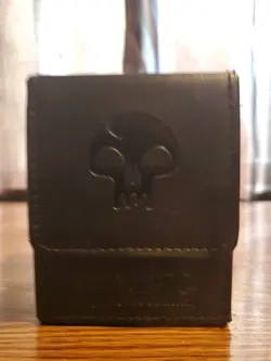 Magic The Gathering Ultra Pro Swamp Black Magnetic Flip Deck Box - Image 1