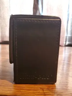 Magic The Gathering Ultra Pro Swamp Black Magnetic Flip Deck Box - Image 2