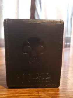 Magic The Gathering Ultra Pro Swamp Black Magnetic Flip Deck Box - Image 3