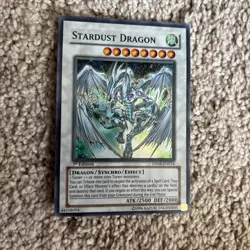 Stardust Dragon DP08-EN014 - Yusei - 1st Edition - Image 1