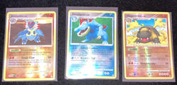Feraligatr 8/123 Rare Reverse Holo Diamond & Pearl Pokemon Card MP 2007 + Extras - Image 1