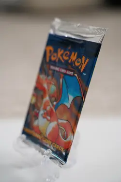 Pokemon TCG Base Set Unlimited Booster Pack Charizard Art WOTC Sealed - Image 3