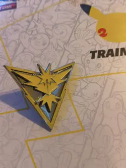 Pokemon TCG Team Instinct Zapdos Pokemon GO Limited Edition Official Pin - Image 1