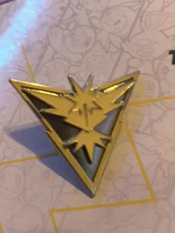 Pokemon TCG Team Instinct Zapdos Pokemon GO Limited Edition Official Pin - Image 2