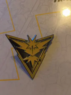 Pokemon TCG Team Instinct Zapdos Pokemon GO Limited Edition Official Pin - Image 3