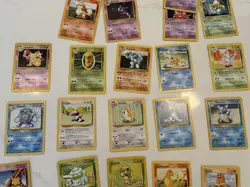 131 original Pokemon 70 BASE, 33 JUNGLE and 28 FOSSIL set cards, vintage - Image 1