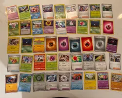 45 POKEMON CARDS BUNDLE RANDOM CARDS MIXED SETS NO DUPLICATES BULK PACK - Image 1