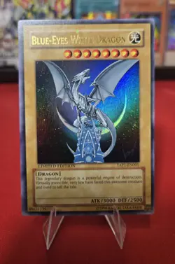 Blue Eyes White Dragon YAP1-EN001 NM-LP /Misprint Ultra Rare - Image 1