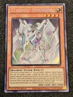 Yu-Gi-Oh TCG Stardust Synchron Secret Rare DAMA-EN002 - NM - Dawn of Majesty - Image 1