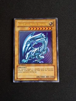 2002 Yugioh SDK-001 Blue-Eyes White Dragon Ultra Rare 1st Edition Near Mint - Image 1
