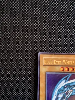 2002 Yugioh SDK-001 Blue-Eyes White Dragon Ultra Rare 1st Edition Near Mint - Image 4