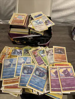 TIN OF MIXED HOLO, REVERSE HOLO AND ASSORTED POKEMON CARDS - Image 1
