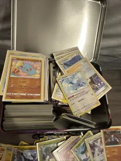 TIN OF MIXED HOLO, REVERSE HOLO AND ASSORTED POKEMON CARDS - Image 3