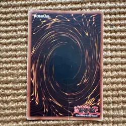 Yu-Gi-Oh! TCG Blue-Eyes White Dragon Kaiba SDK-001 - Some Damage - Image 2