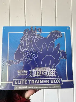 Pokemon Sword & Shield Battle Styles Elite Trainer Box English Rapid Strike Urs. - Image 1