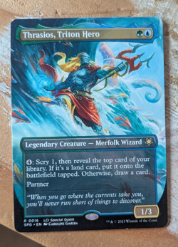 MTG Thrasios, Triton Hero LCI Special Guests Borderless NM - Image 1