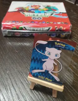 12 Pokemon Balls In Box By Petelf Go And Rare 2000 Topps Clear #151 Mew - Image 1
