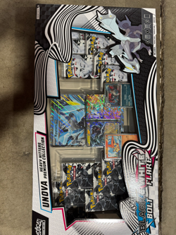 Pokemon TCG UNOVA HEAVY HITTERS Premium Collection 2-Pack - Image 2