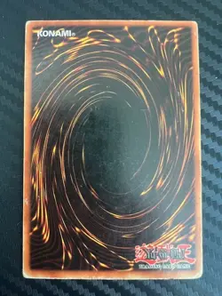 Yugioh Dark Magician SDY-006 Ultra Rare Unlimited DMG - Image 2