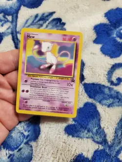 LP Pokemon Card - Mew #8 WoTC Black Star Promo - Image 1
