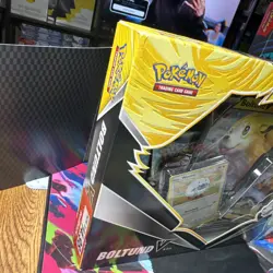 Pokemon TCG - Boltund V Box - NEW/ Sealed - Evolving Skies, Fusion, Brilliant - Image 2