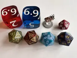 MTG Bundle Oversized D20 Dice SET of 8 NEW Assorted Types + Sliver Token Figure - Image 1