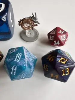MTG Bundle Oversized D20 Dice SET of 8 NEW Assorted Types + Sliver Token Figure - Image 3
