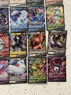 Pokemon TCG SWSH V Lot Of 30 Cards - Image 5