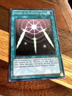 Swords of Revealing Light BP01-EN033 1st Edition Starfoil Rare PL + BONUS - Image 1
