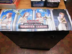 Huge yu-gi-oh 1996 card lot over 800++ cards + tins + monster league mat - Image 3