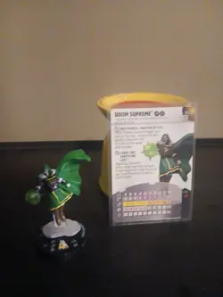 Heroclix Avengers 60th Anniversary set Doom Supreme #052 Chase figure w/card! - Image 2