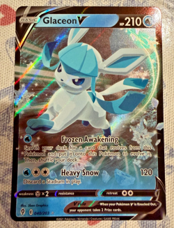 Pokemon TCG - SWSH07: Evolving Skies Holo Glaceon V 040/203 - Image 1