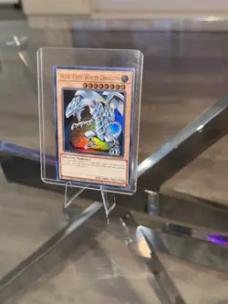 Blue-Eyes White Dragon ultra rare mint condition LC01-EN004 Limited edition - Image 2