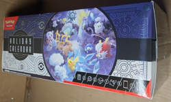 PokACmon TCG: Holiday Calendar (8 Foil Promo Cards, 5 Booster Packs & more) - Image 2