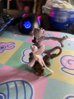 Pokemon TCG Super Premium Collection Mew and Mewtwo 20th Anniversary Figure 2016 - Image 2