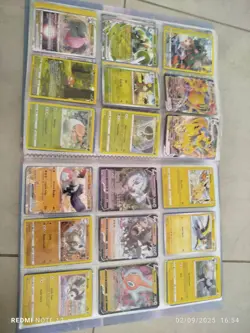 700 Pokemon cards collection + Pokemon display album - Image 1