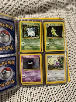 Vintage 1996 Pokemon Card Binder (Bulbasaur) + Card Lot - Image 3